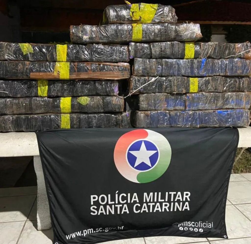 Operação conjunta entre 34° 37° e 22° batalhões da PM  de SC resulta na apreensão de 125kg de maconha na cidade de Imbituba