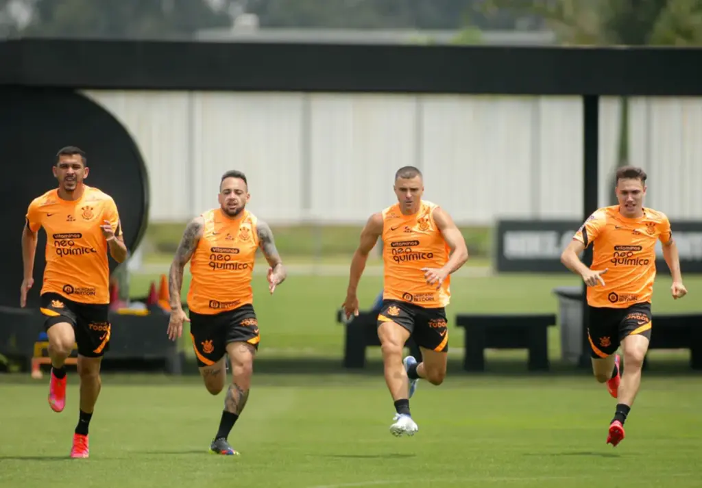  - Bruno Melo, Maycon, Júnior Moraes e Lucas Piton no treino desta sexta-feira no Corinthians — Foto: Rodrigo Coca/Ag. Corinthians
