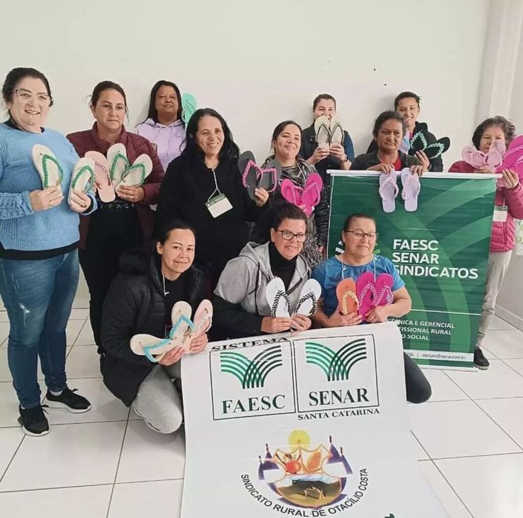 CRAS realiza Curso de Bordado em Chinelos