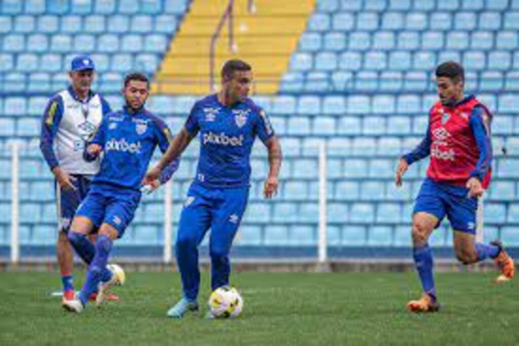 Artilheiro no banco? William Pottker é testado na função de Bissoli em treino do Avaí