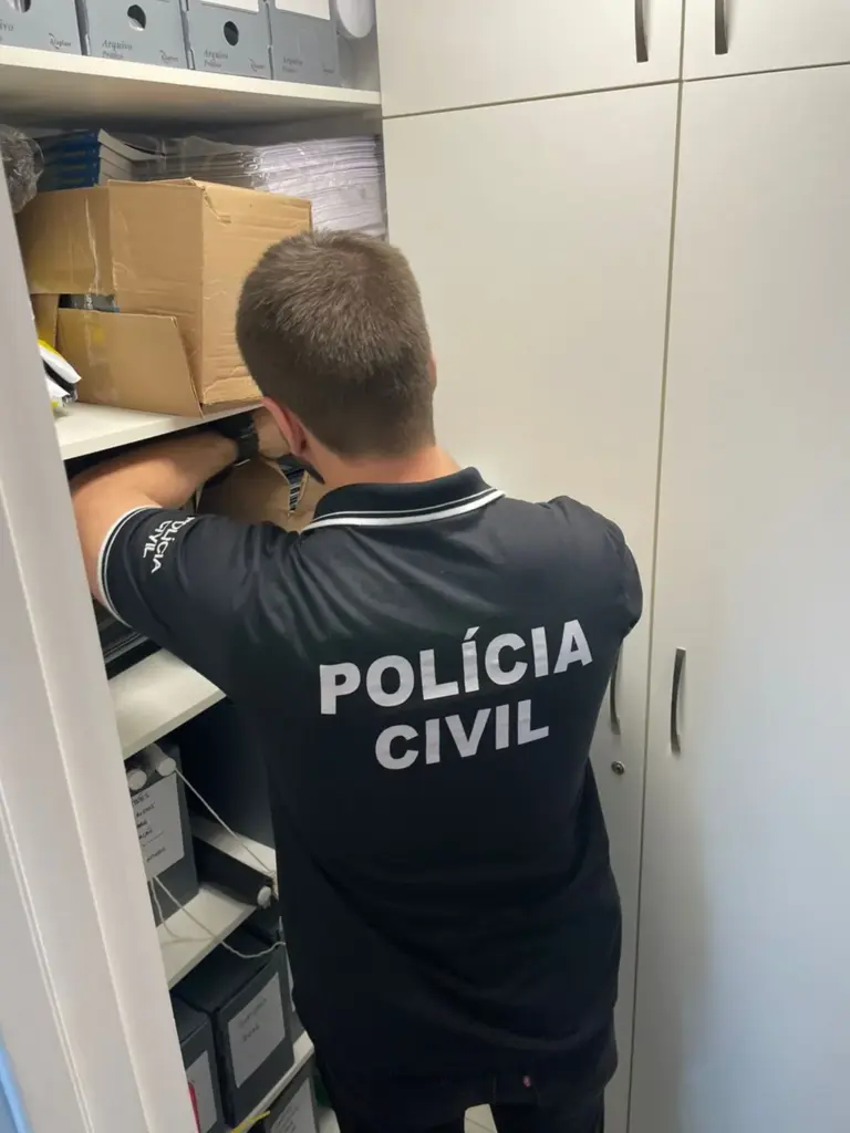 Policial civil é preso em operação contra tráfico de drogas em Florianópolis