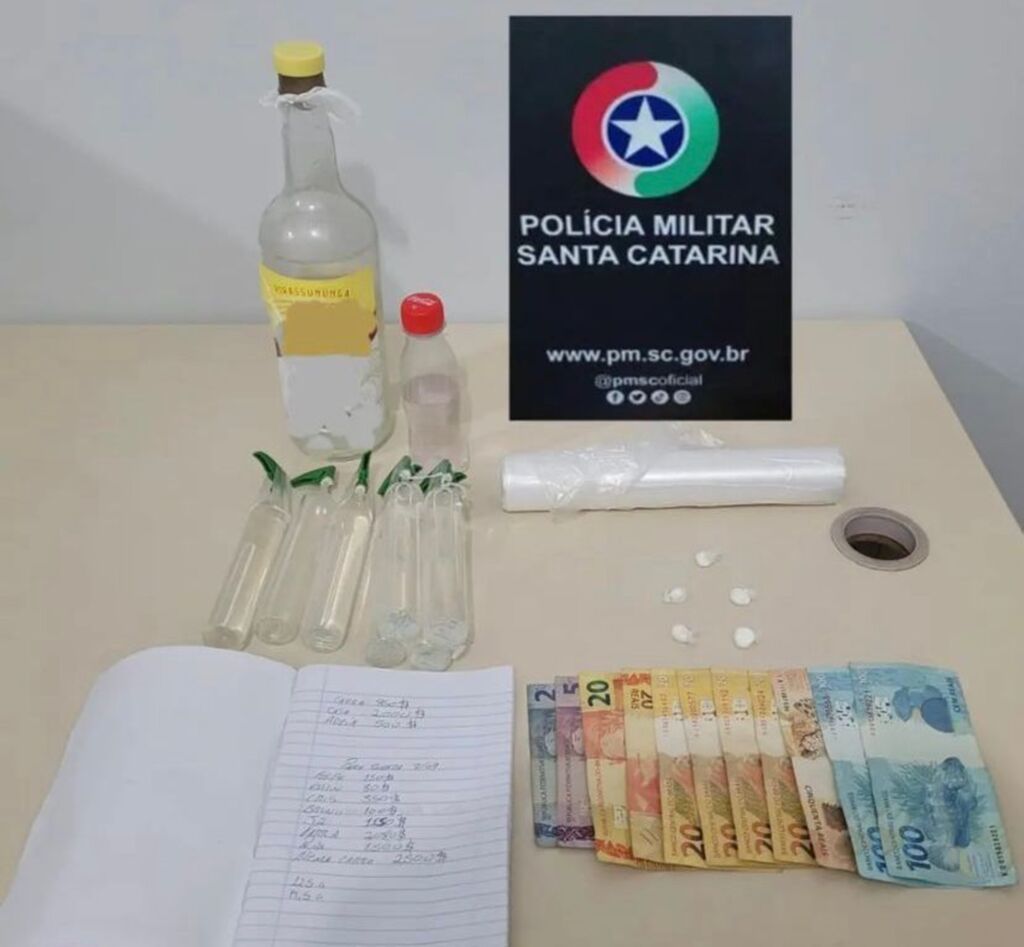 PM prende homem foragido da justiça por tráfico de drogas