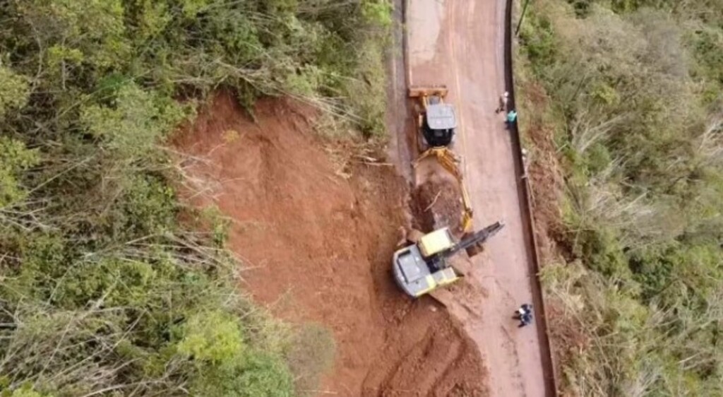Manobra de deslizamento controlado é realizada na Serra do Rio do Rastro