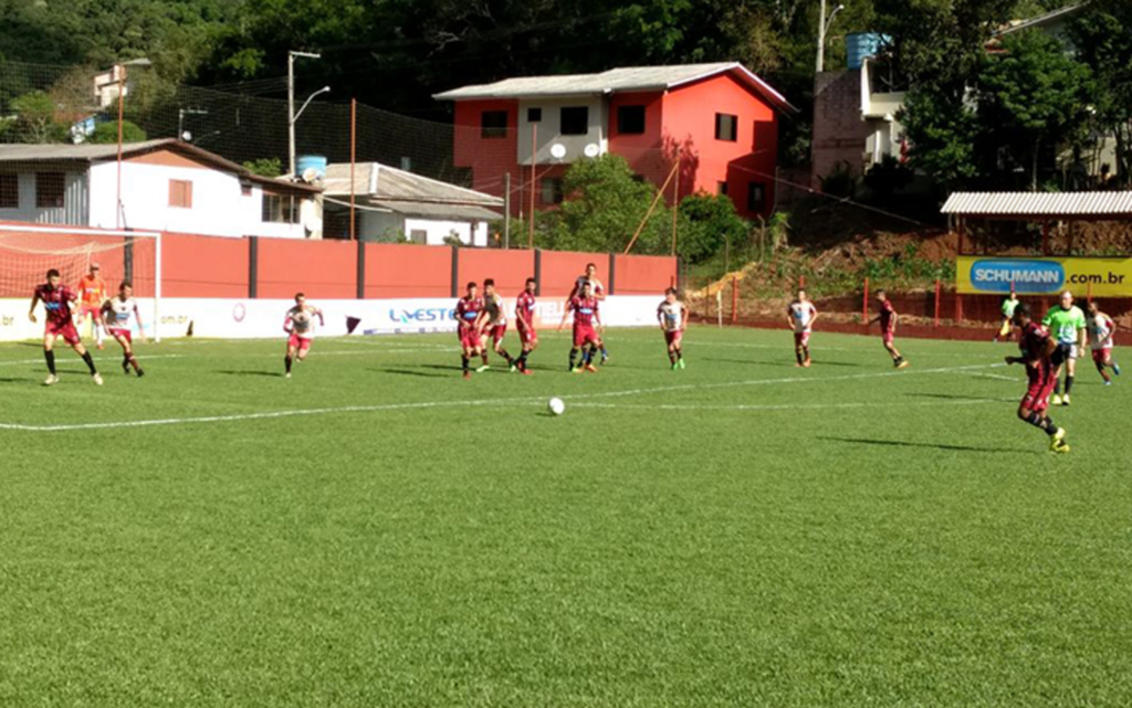  - Niterói venceu o time de Aratiba por 3x2 no Estádio do Juventus pelas quartas de final