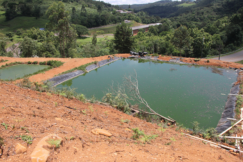  - Lagoas de tratamento não estariam funcionando adequadamente