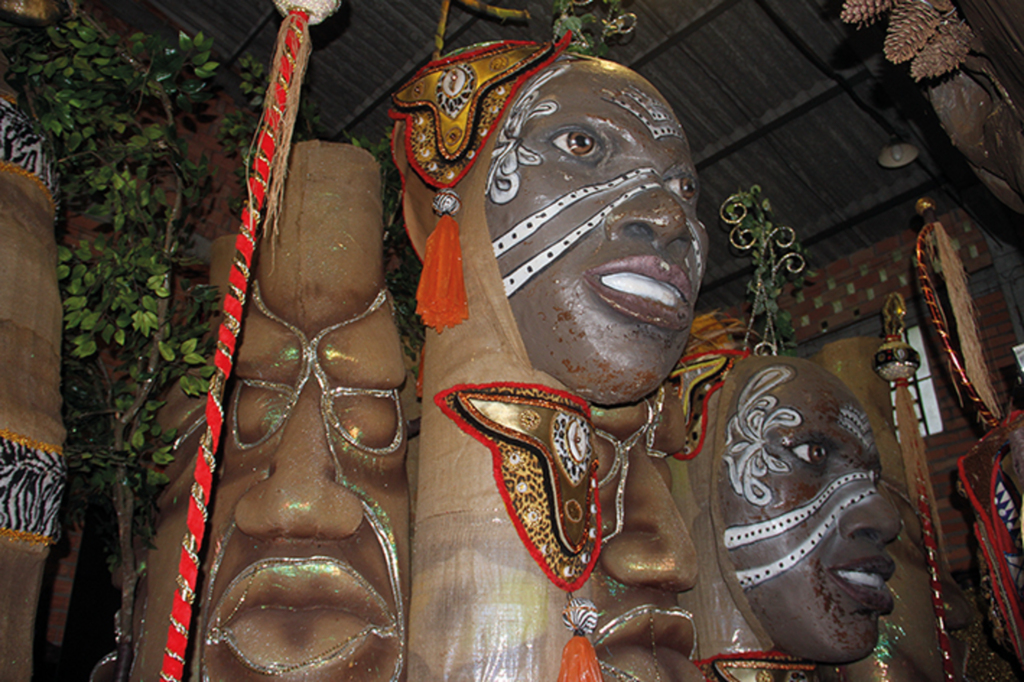 Homenagens e história no carnaval de Itá