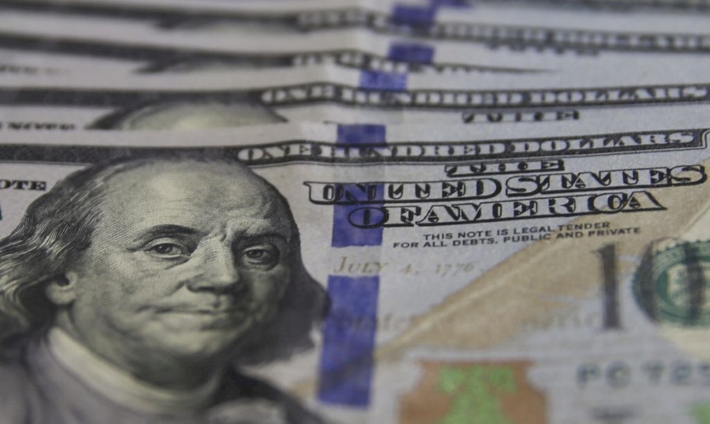Dólar cai para R$ 5,30 com alívio no cenário externo