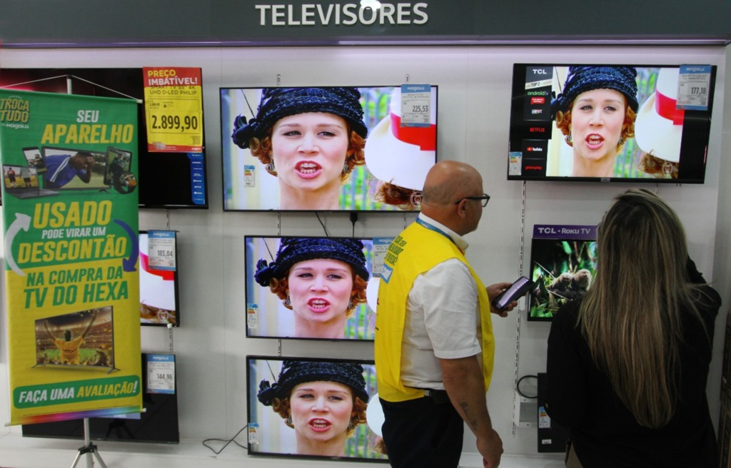 Foto: Carlos Queiroz - DP - O desconto na troca de uma televisão antiga por uma nova já está valendo, mas exige uma avaliação inicial