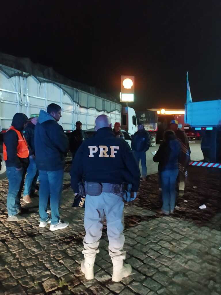Divulgação PRF - PRF determinou a liberação das pistas junto aos manifestantes