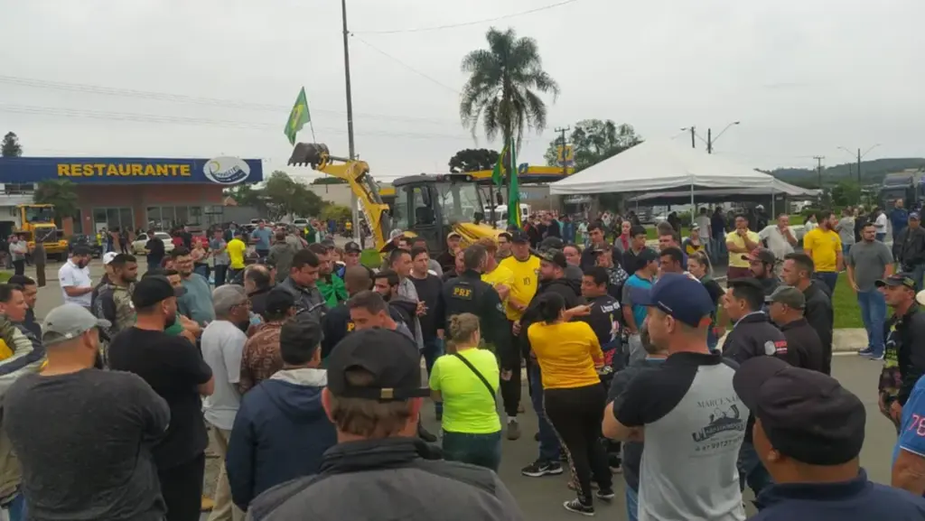  - Bloqueio em rodovia de SC nesta segunda-feira (31) — Foto: Polícia Rodoviária Federal/Divulgação