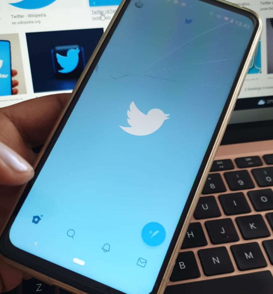 Twitter diz que demitiu 50% da equipe
