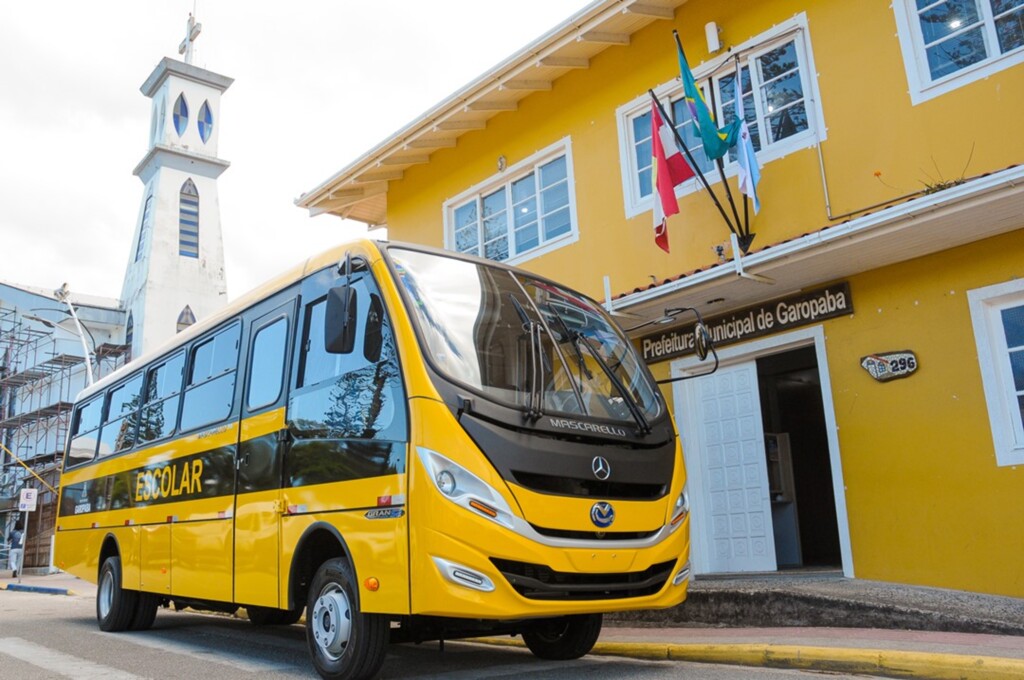 Secretaria de Educação e Cultura de Garopaba adquire mais um ônibus escolar