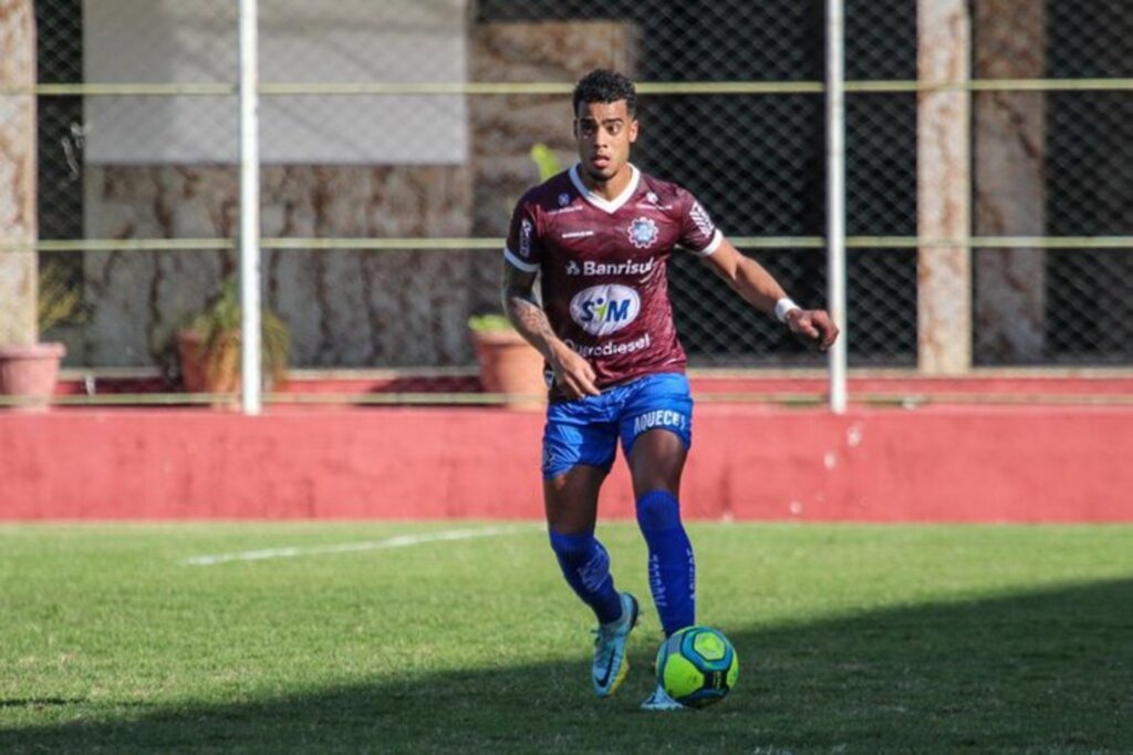 (Foto: Vitor Soccol - SER Caxias) - Jogador trabalhou com Rogério Zimmermann no Grená