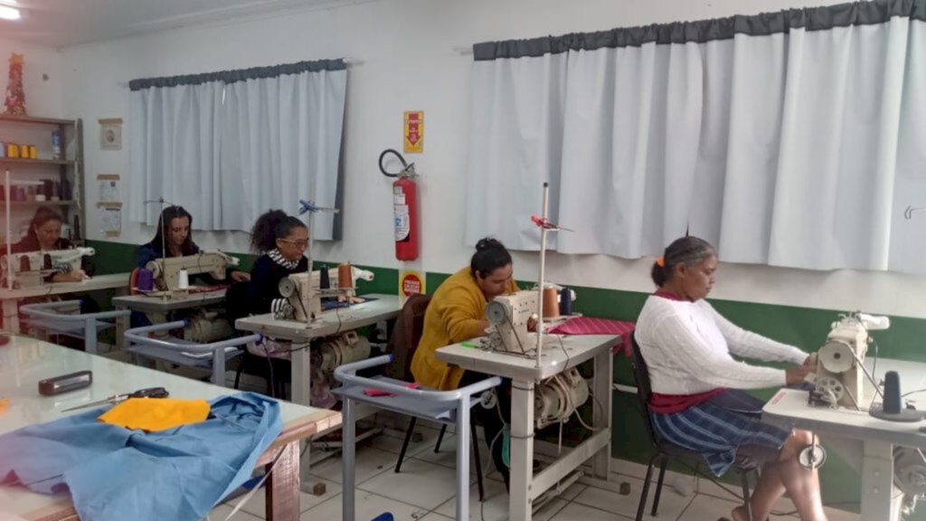 Maracajá oferece 20 vagas para curso gratuito de Costura Industrial