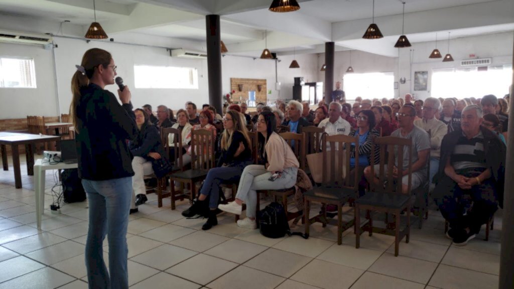 Dia do idoso é celebrado com palestra informativa e atividade física