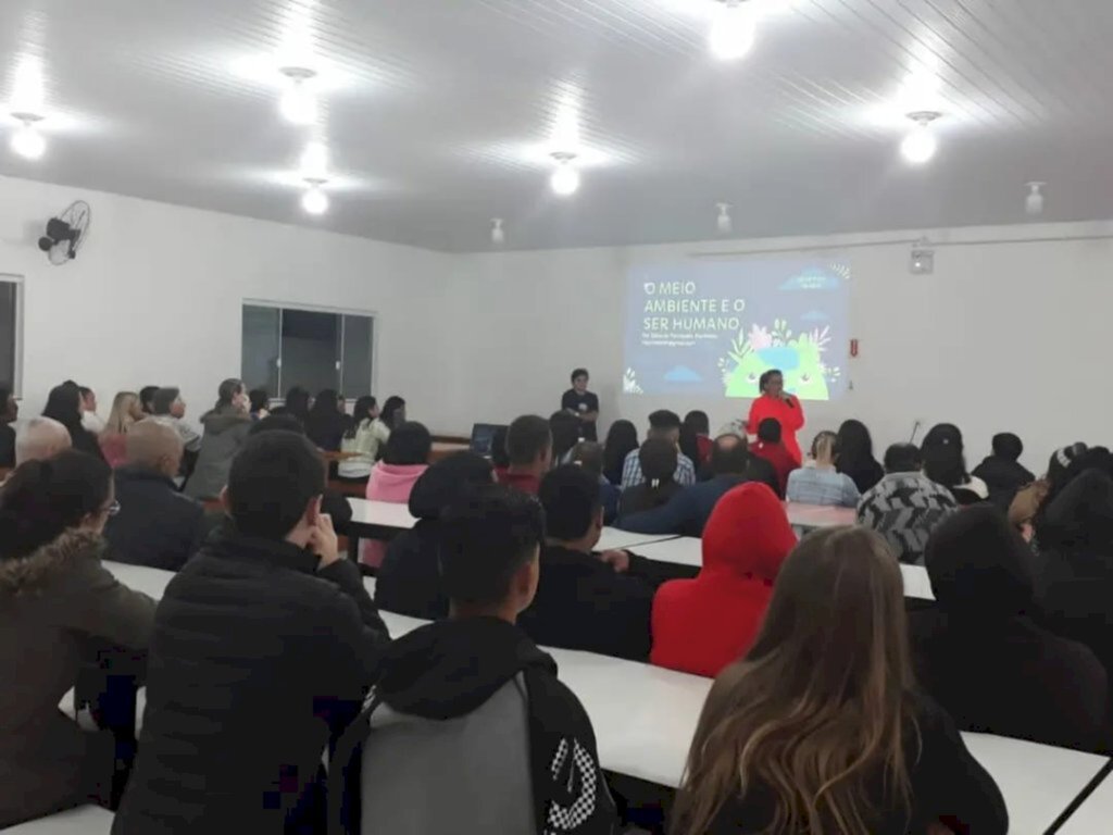 Semana do Meio Ambiente com palestra de conscientização aos alunos da EJA