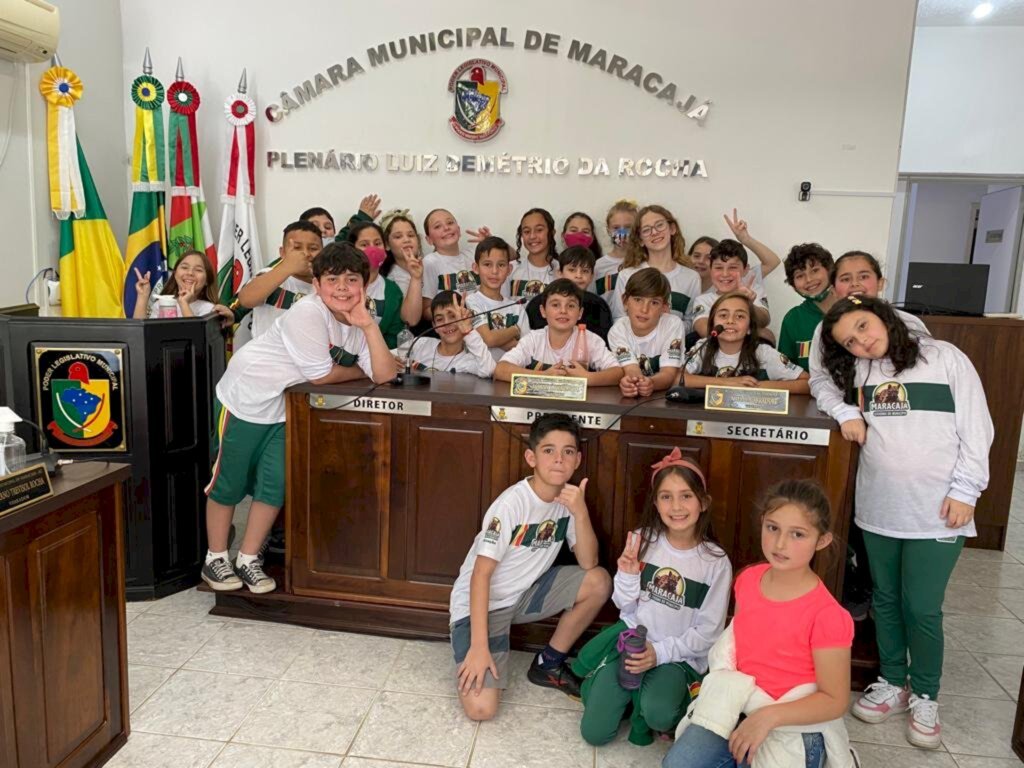 Prefeito de Maracajá recebe visita especial dos alunos da Escola 12 de Maio