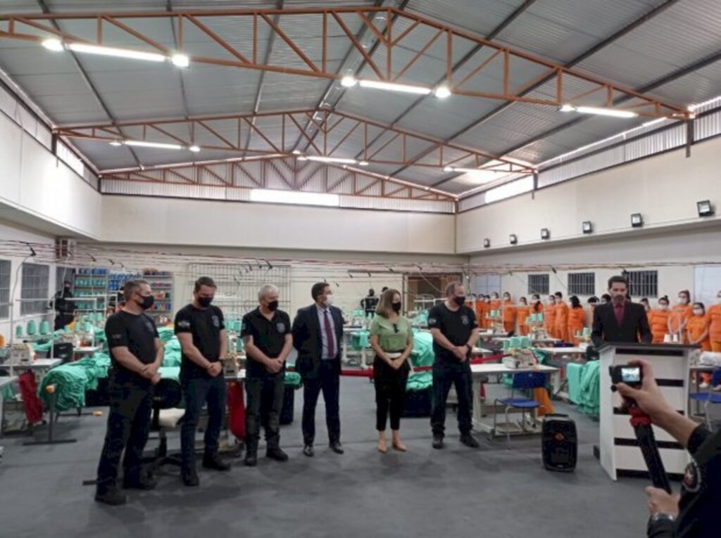 Estado inaugura primeiro galpão do novo polo industrial têxtil do Presídio Feminino de Chapecó