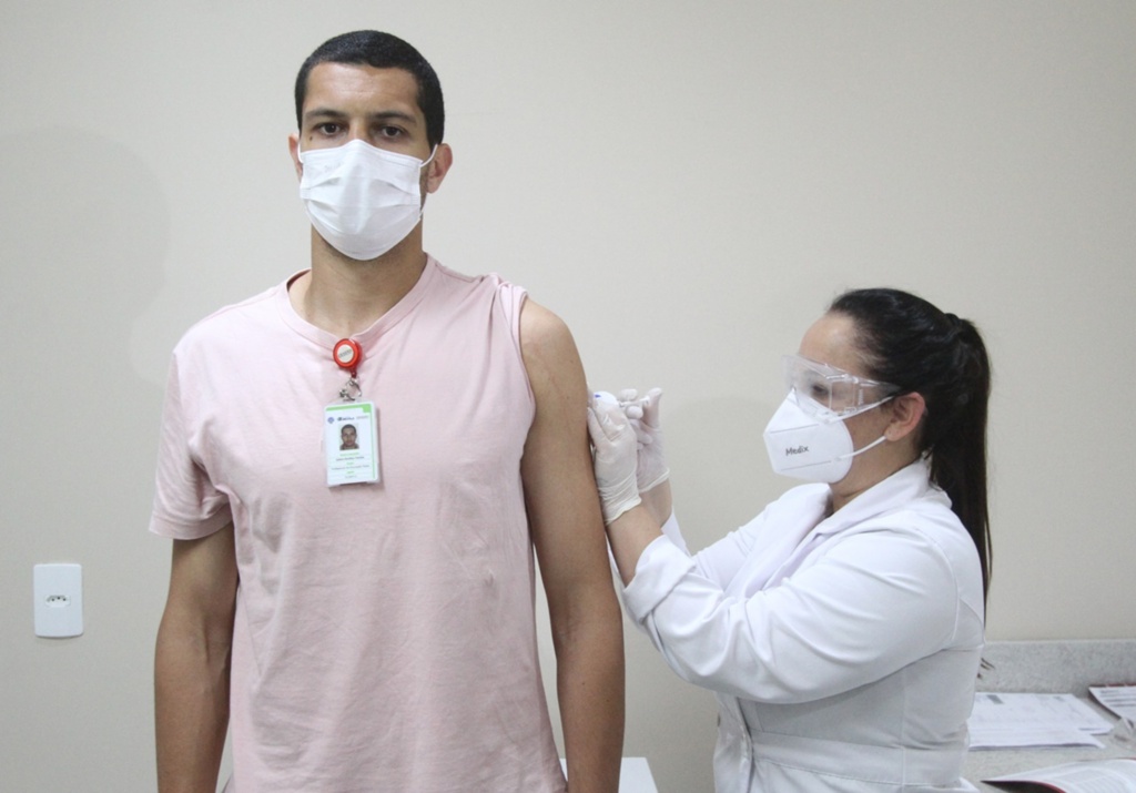 Primeiro voluntário é vacinado em estudo de eficácia do imunizante contra a dengue