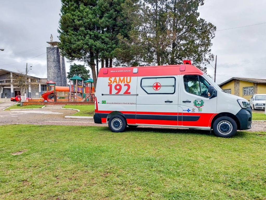 Equipe do Samu de Campo Belo do Sul recebe nova ambulância