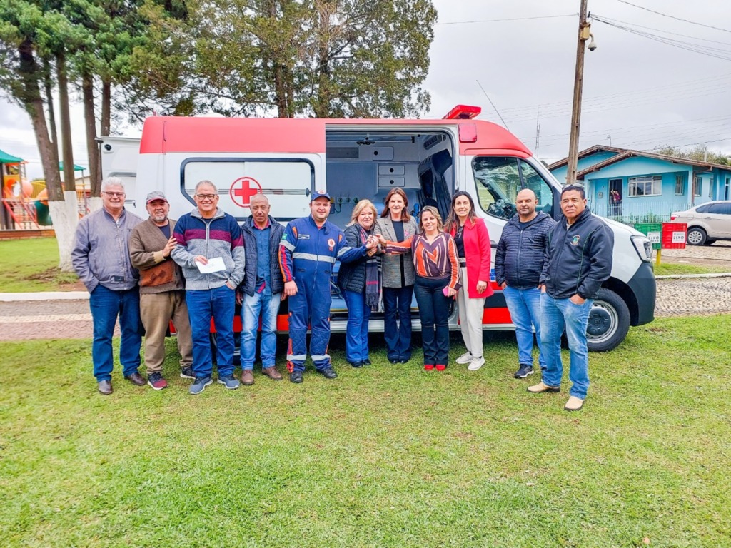 Equipe do Samu de Campo Belo do Sul recebe nova ambulância
