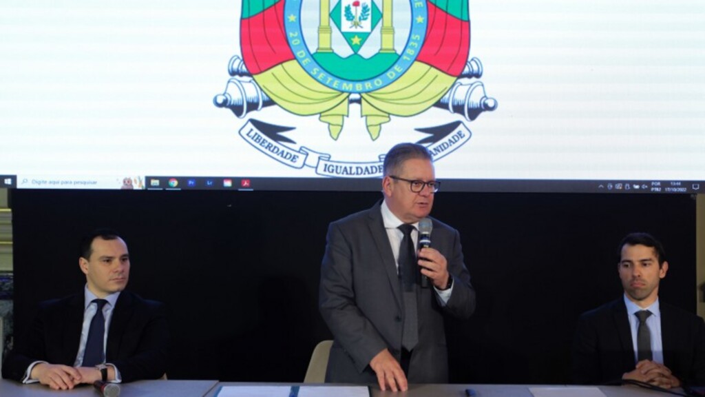 Governador anuncia pagamento antecipado do 13º salário aos servidores estaduais