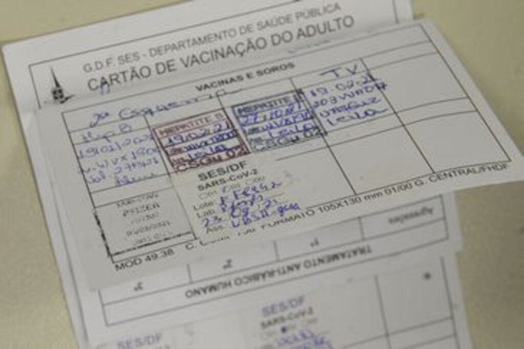 Jovens de 18 anos ou mais podem receber 4ª dose contra Covid-19