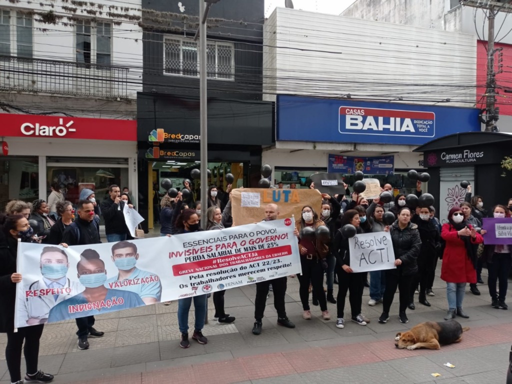 Em primeiro dia de greve, servidores do HE-UFPel realizam manifestações