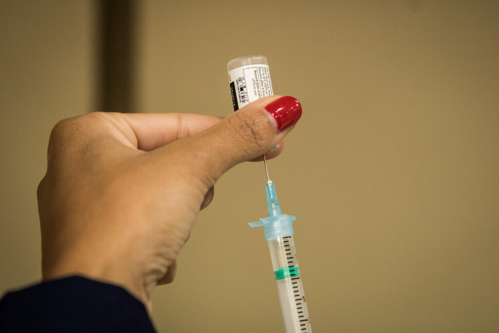 Pessoas a partir dos 30 anos podem procurar quarta dose