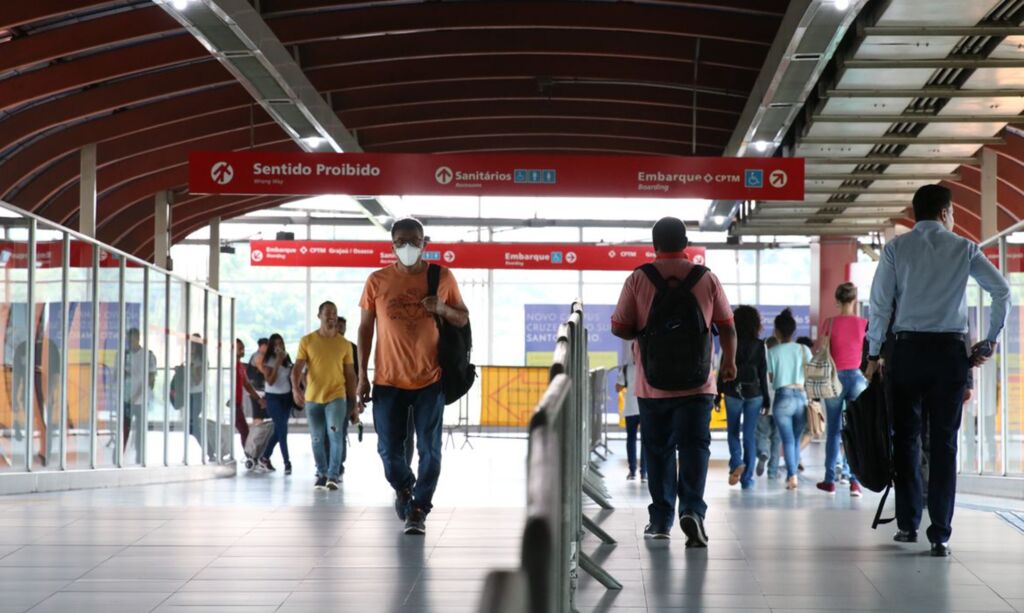 Brasil registra 8,8 mil novos casos de Covid-19 e 57 óbitos em 24 horas