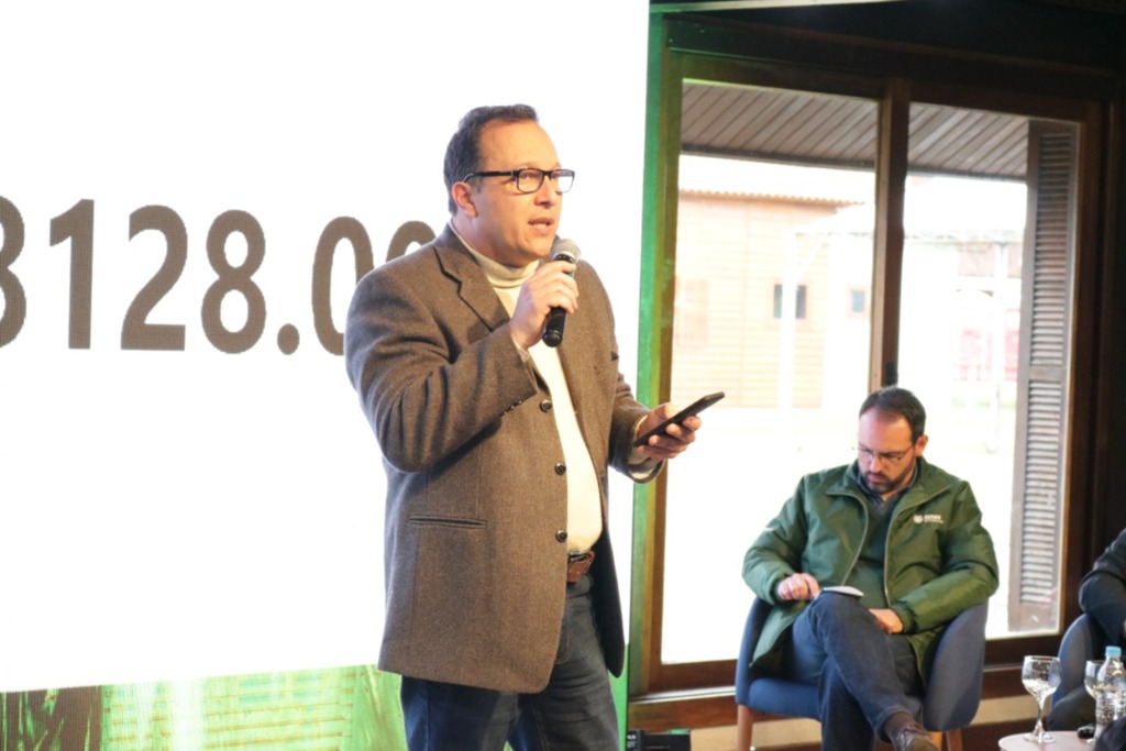 Pesquisadores da Embrapa apresentam pesquisas sobre o programa Duas Safras