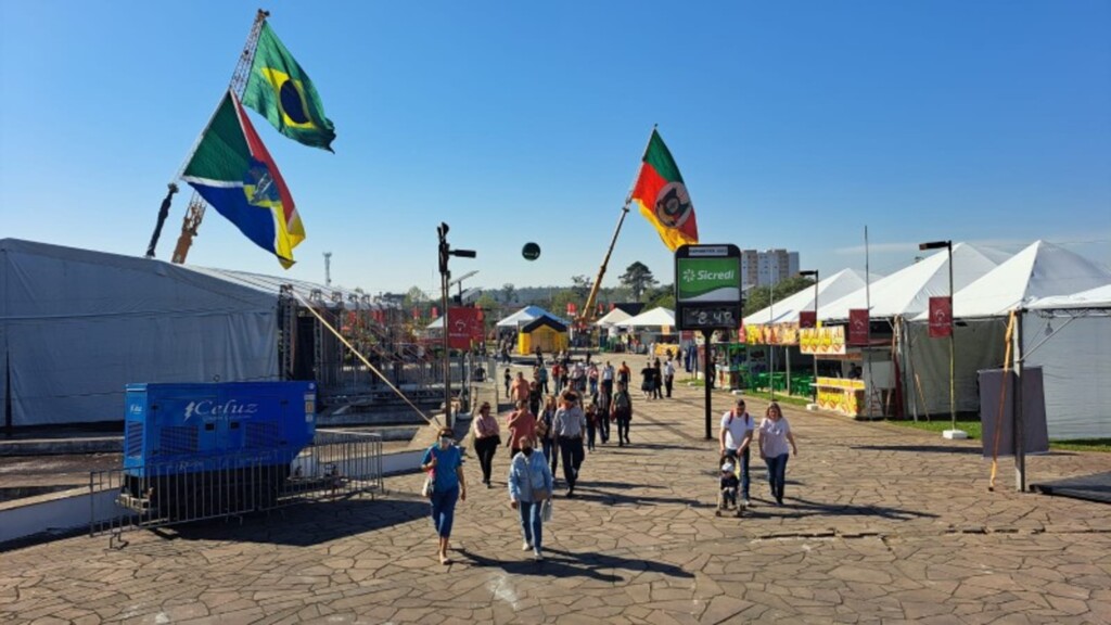 Portões da 45ª Expointer são abertos em Esteio