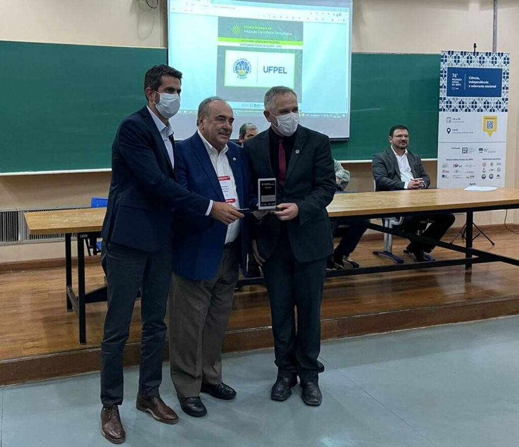 Universidade Federal de Pelotas recebe prêmio do CNPq