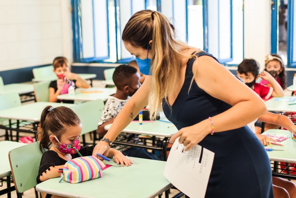 Uso de máscara nas escolas deixa de ser obrigatório