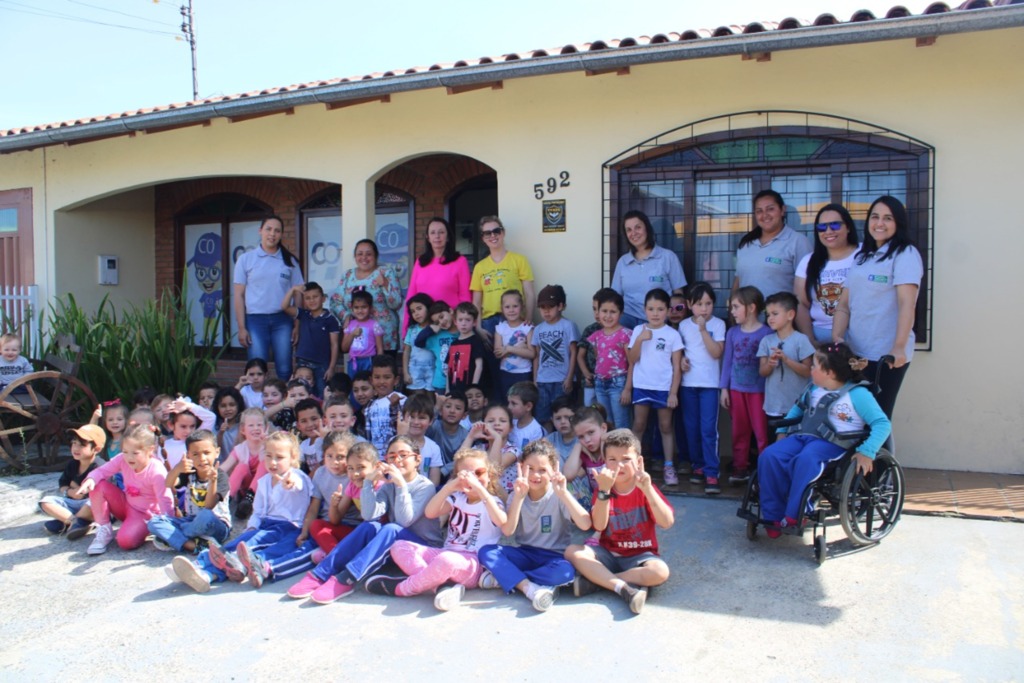 Alunos da Escola Mariazinha visitam a redação do Jornal Correio Otaciliense