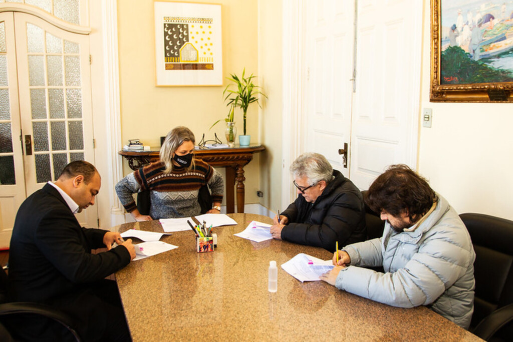 Pelotas assina primeira ordem de serviço do Avançar na Habitação