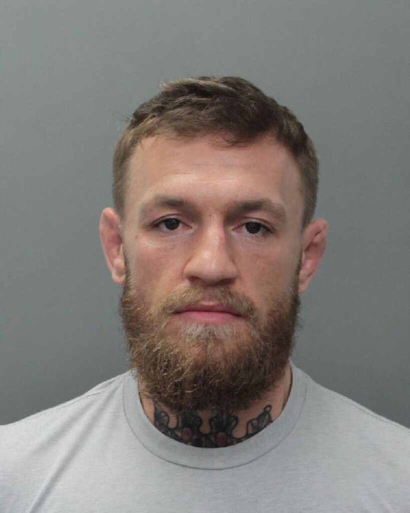 McGregor é preso em Miami acusado de quebrar e roubar celular de fã em saída de boate