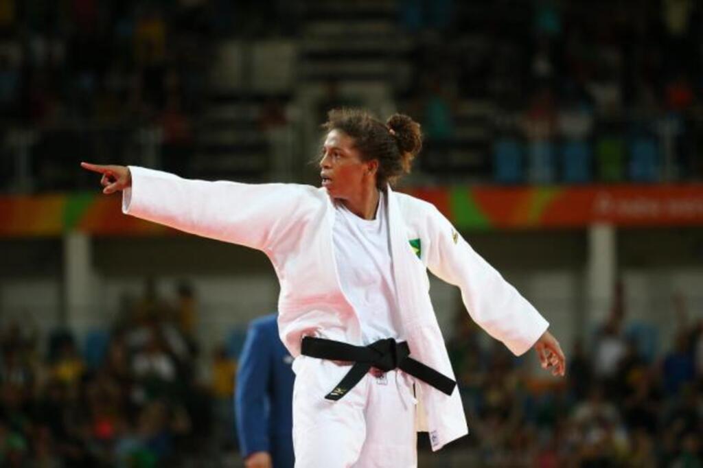Rafaela Silva vence no judô e conquista o primeiro ouro do Brasil
