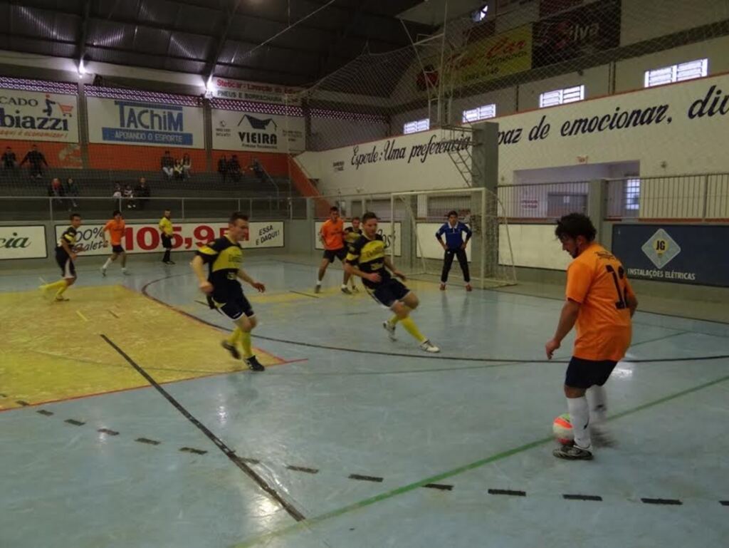 Campeonato Municipal de Futsal inicia com muitos gols