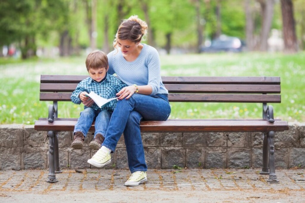 Divulgação - A leitura dos adultos para as crianças fortalece os vínculos e ajuda a formar a personalidade.