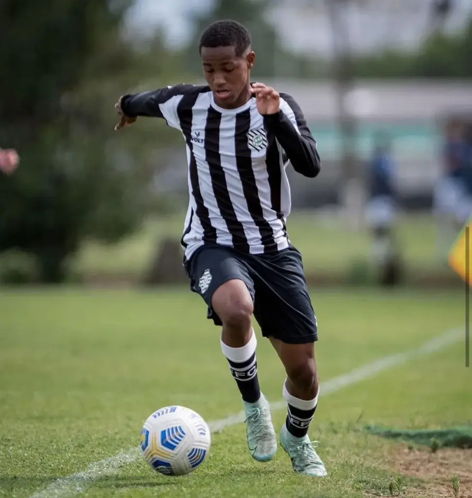 Filho de Cortez, do Avaí, assina contrato de formação para atuar na base do Figueirense