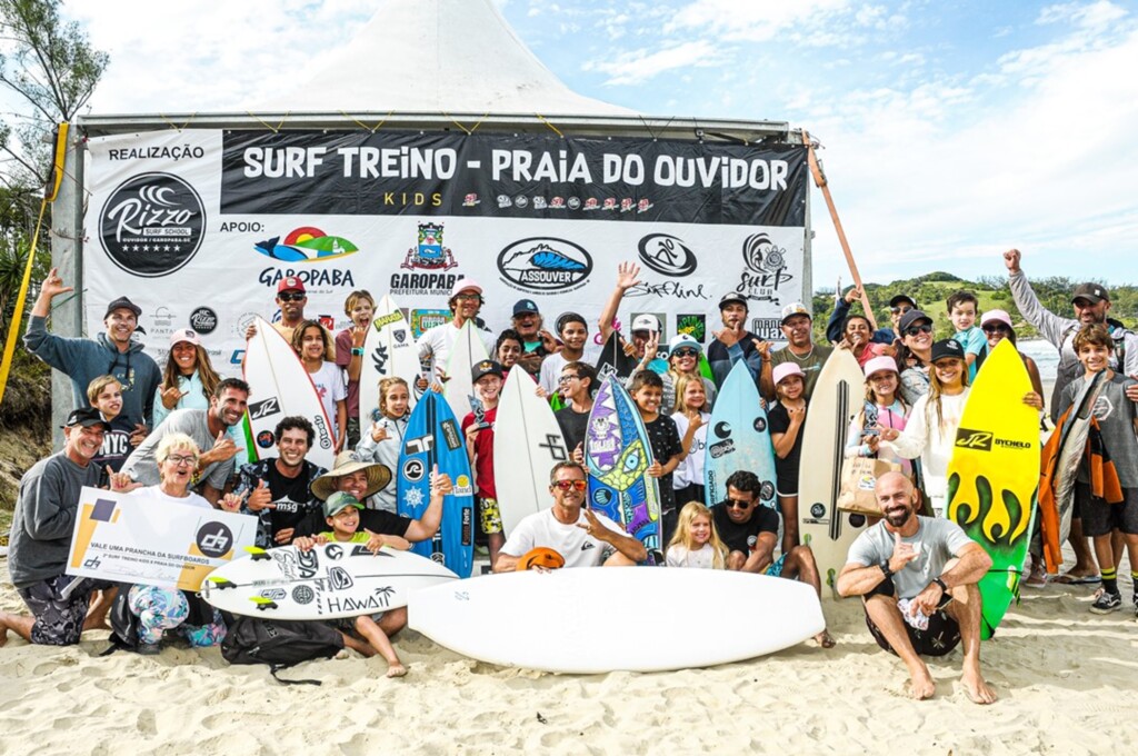 Surf movimenta praias de Garopaba