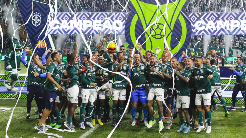 Palmeiras vence América-MG e recebe troféu de campeão Brasileiro