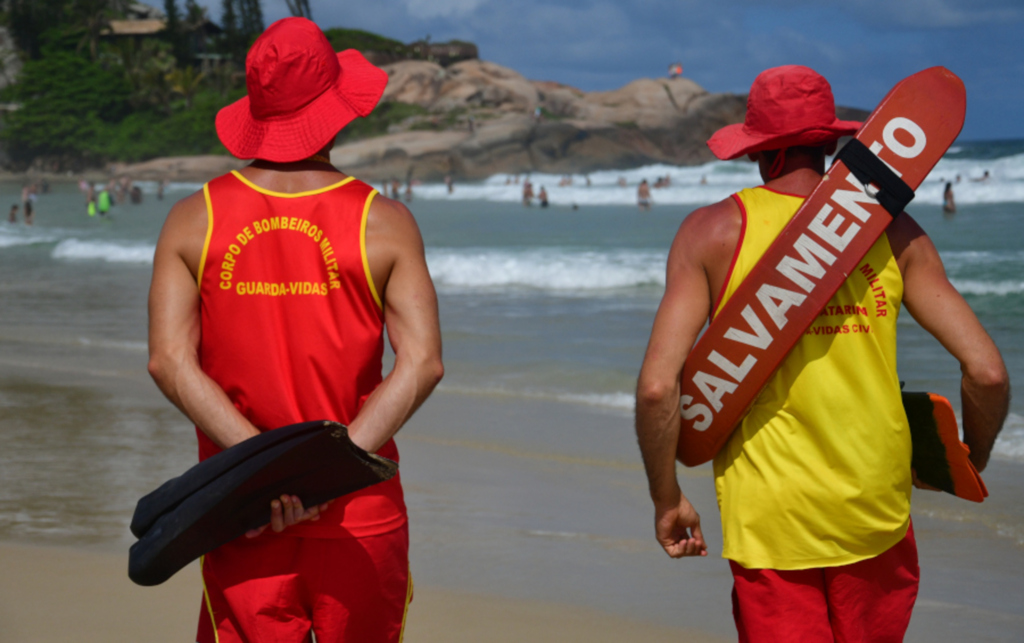 (Foto CBMSC) - Guarda-Vidas já estão nos principais postos das cinco praias do extremo sul do Estado