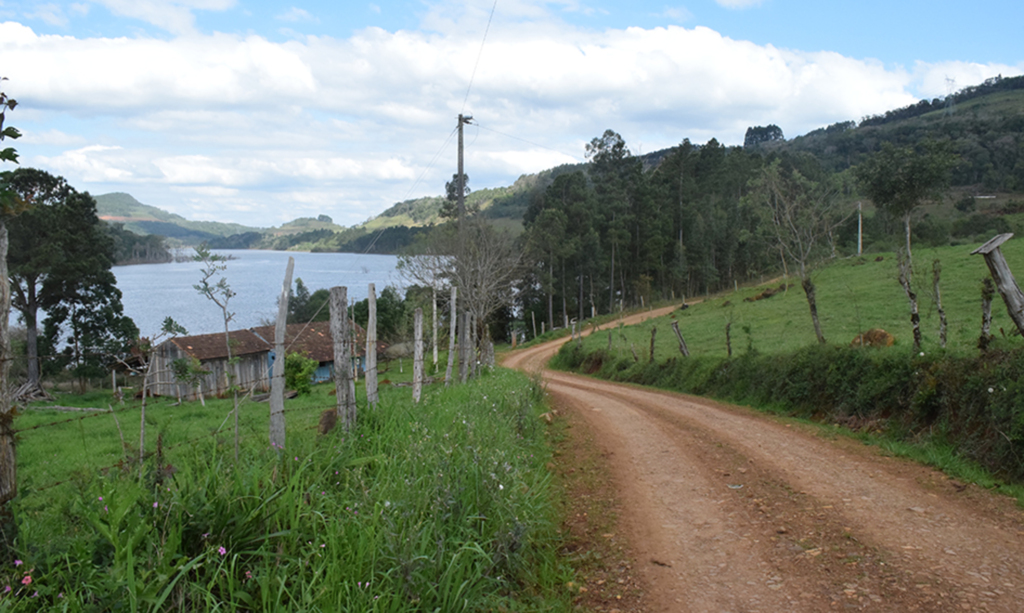 Melhorias nas estradas  do interior de Abdon