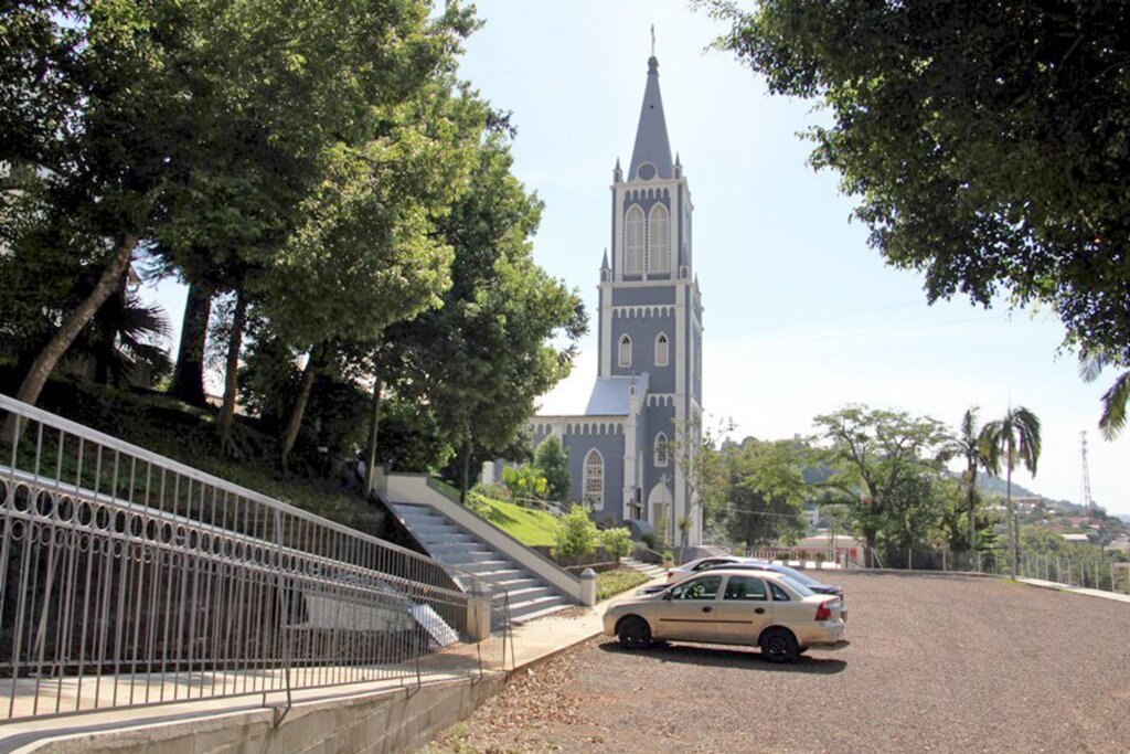 Paróquia realiza campanha em  prol de melhorias no cemitério