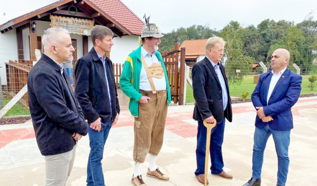 Itapiranga recebe visita do presidente da Santur