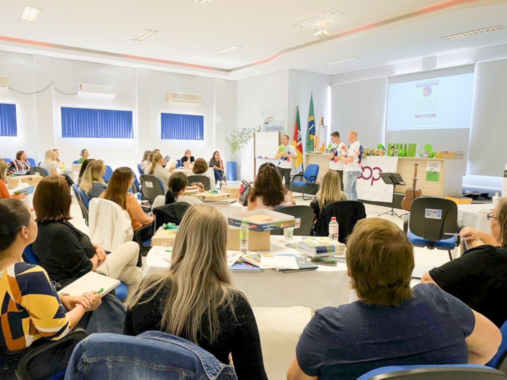 Sicredi Raízes RS/SC/MG realizou encontro de professores orientadores do Programa Cooperativas Escolares