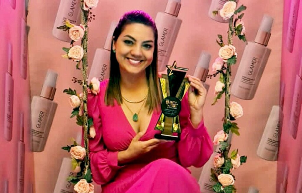 Heloíse Fernandes recebe  Prêmio Beauty Stars SC