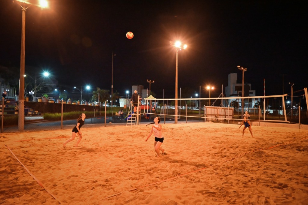 Vôlei de areia em disputa